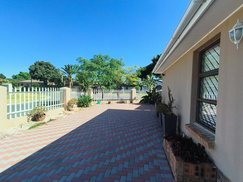 To Let 3 Bedroom Property for Rent in St Dumas Western Cape